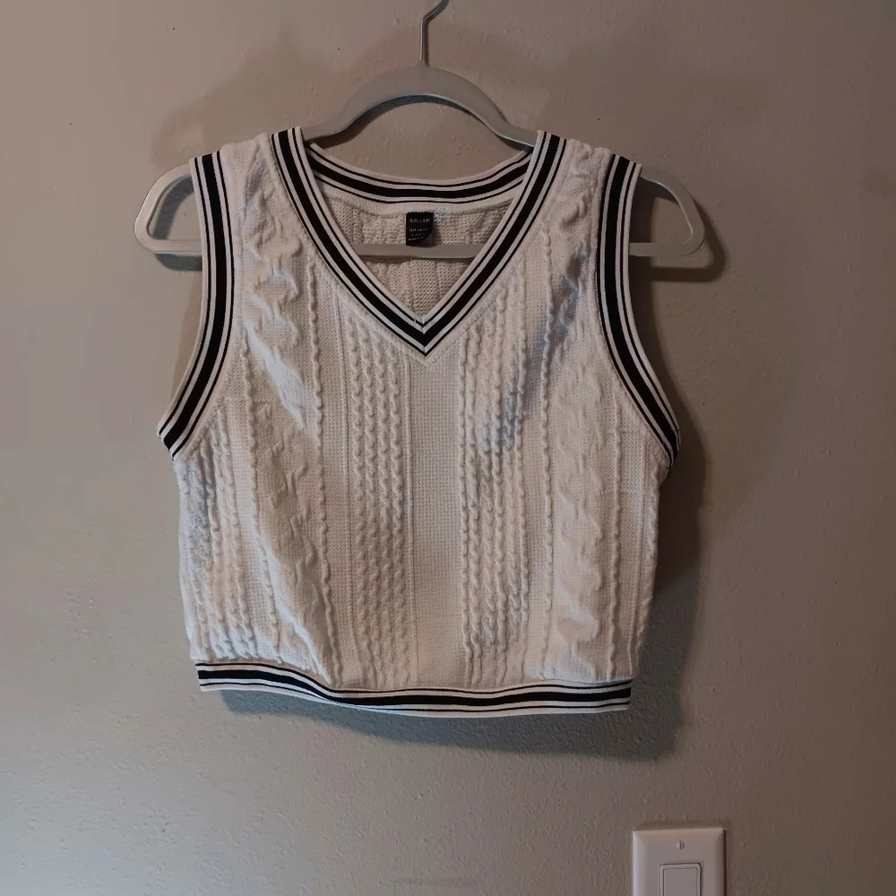 SHEIN White Cable Knit V-Neck Cropped Tank with Black Trim - Picture 8 of 11